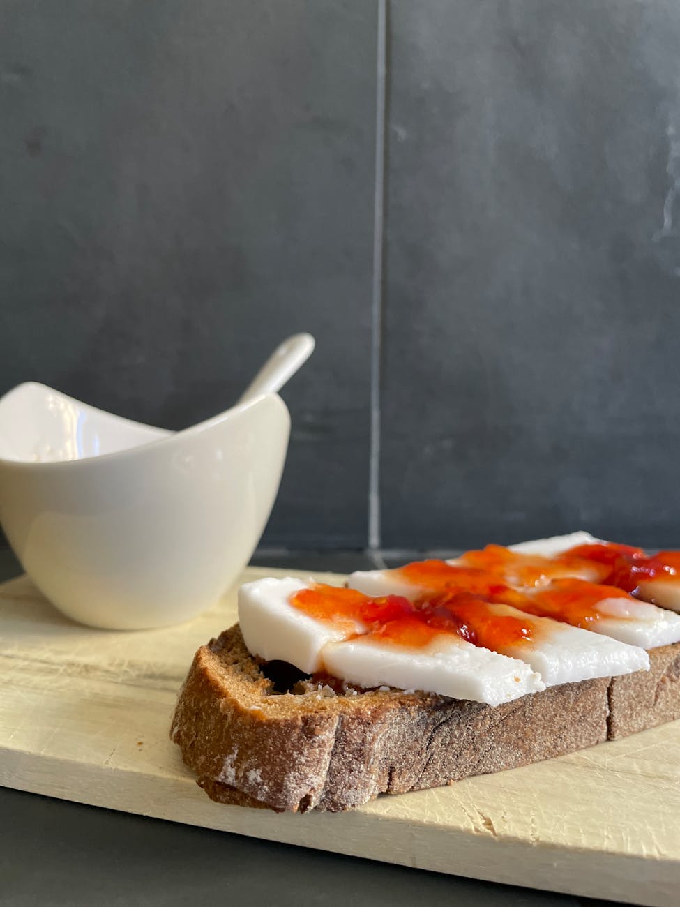 Veganiškas sūris namuose iš anakardžių ir maistinių mielių