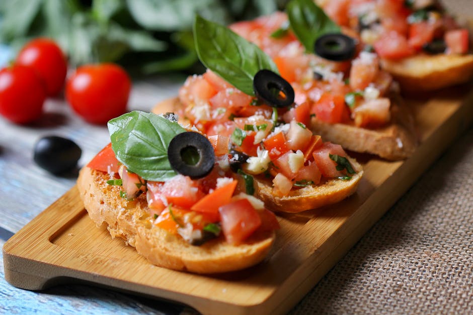 Vegetariška bruschetta su pomidorais ir baziliku