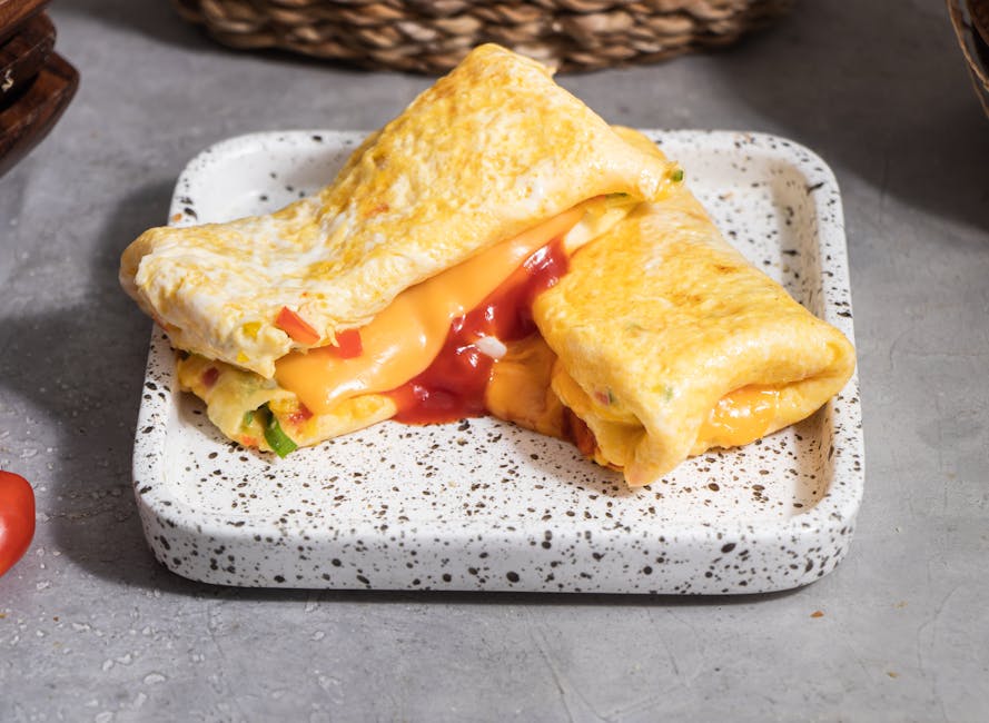 Vegetariškas omletas su daržovėmis ir sūriu